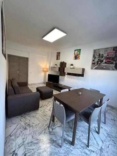 Prella House Roma 50 mt da Metro B Jonio