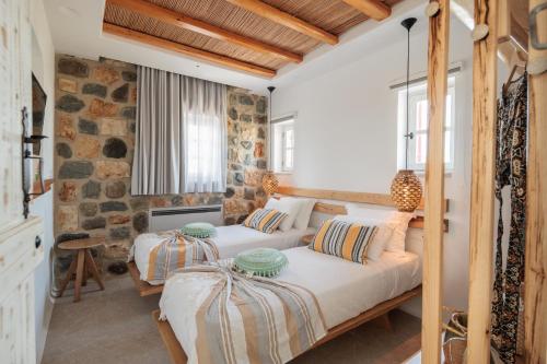 Katil atau katil-katil dalam bilik di Boriadon Rustic Countryside Homes