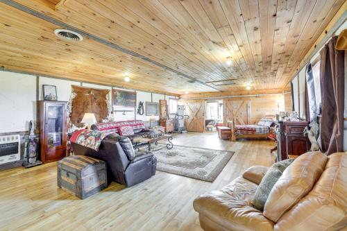 Gallery image of Pet-Friendly Purdy Home with Horse Stables and Trails! in Purdy
