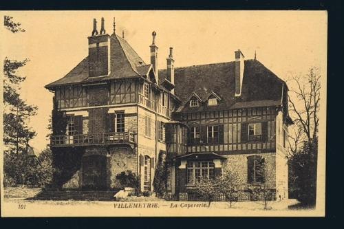 Photo de la galerie de l'établissement APPARTEMENT CHESTERFIELD SPACIEUX DANS CHATEAU CALME PARKING privé, à Senlis