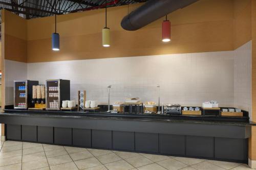 Minuman di Holiday Inn & Suites Orlando SW - Celebration Area by IHG
