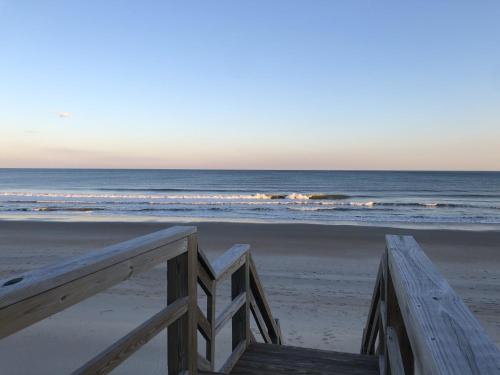 a view of the ocean from the beach at Lungomare in Surf City
