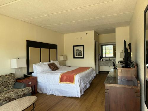 Travel Inn - Lugoff tesisinde bir odada yatak veya yataklar