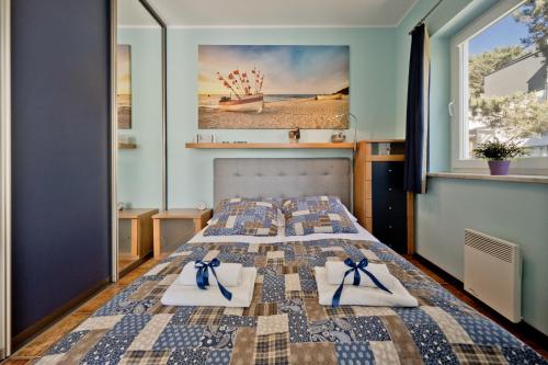 Ένα ή περισσότερα κρεβάτια σε δωμάτιο στο BlueApart Apartamenty Jurata