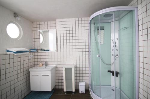 Een badkamer bij Villa EMG