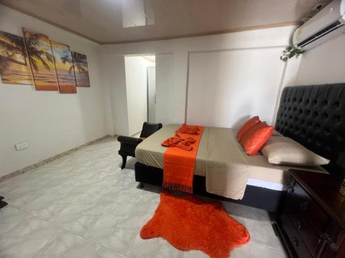 a bedroom with a bed and a couch at Posada Ashanty in Providencia