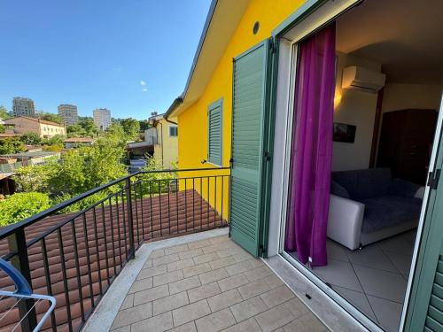 a balcony with a couch and a window at La casa di Glenda bis - alloggio zona ospedale in Terni