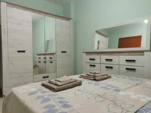 Llit o llits en una habitació de Bevis apartment