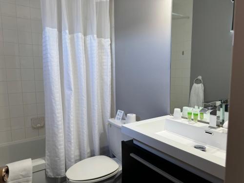 Bathroom sa Hotel-Motel Fleur de Lys