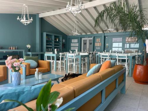 a living room with a couch and tables and chairs at Hotel Windsor Mendoza in Mendoza