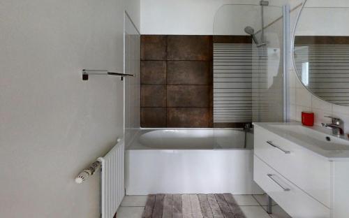Ένα μπάνιο στο Apartment T4 Nantes Erdre