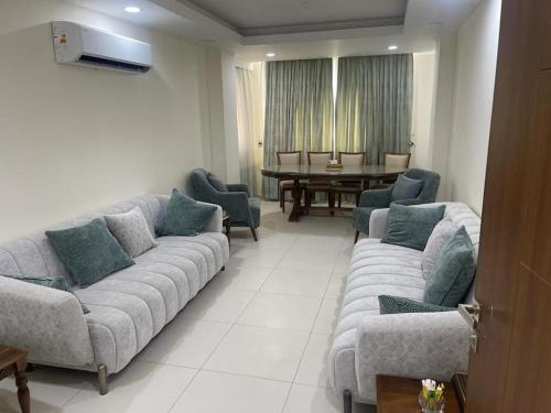 Foto dalla galleria di مجمع الفردوس العتبة الحسينية a Qaryatal Karkāshīyah