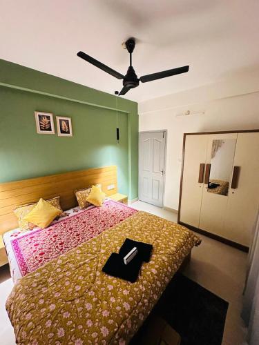 a bedroom with a bed with a ceiling fan at 1 BHK Fully Furnished - Soorya Madhavam Apartments - Flat No - C2 - Guruvayur, - 150m to North Nada - Family only in Guruvāyūr
