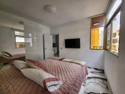 2 Bedrooms Flat + Balcony + Parking at Las Canteras Beach