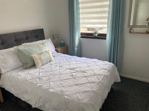 Katil atau katil-katil dalam bilik di Argyll Apartment Loch Lomond