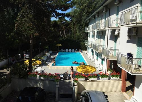 The swimming pool at or close to B&B Promenade Hotel Simple con Piscina