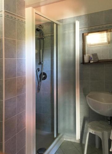 a bathroom with a shower and a sink at B&B Promenade Hotel Simple con Piscina in Milano Marittima