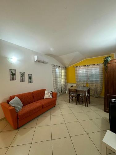 a living room with a couch and a table at La casa di Glenda ospedale in Terni