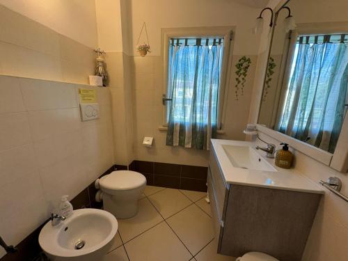 a bathroom with a toilet and a sink at La casa di Glenda ospedale in Terni