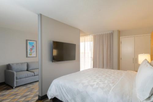 Katil atau katil-katil dalam bilik di Holiday Inn & Suites Orlando SW - Celebration Area by IHG