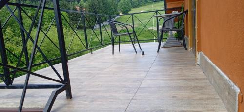 a balcony with two chairs and a table at Agroturystyka U Baltazara in Duszniki Zdrój
