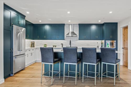 Η κουζίνα ή μικρή κουζίνα στο Serenity Villa at Tamarack