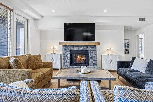 Χώρος καθιστικού στο Serenity Villa at Tamarack