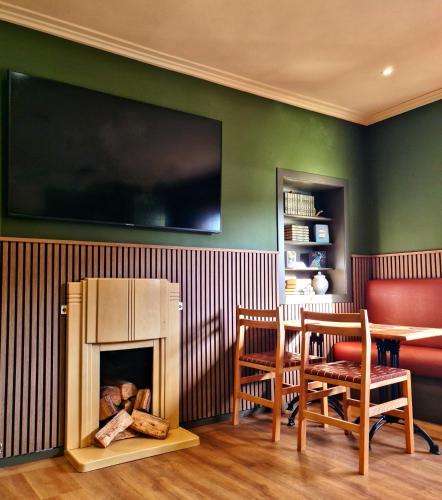 The Alyth Hotelにあるテレビまたはエンターテインメントセンター