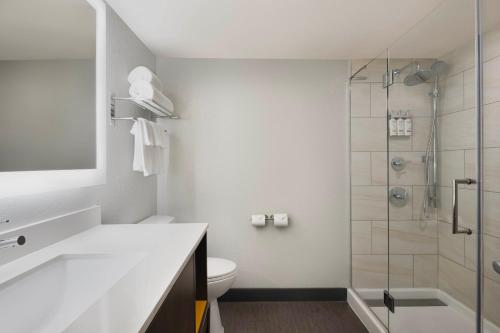 Bilik mandi di Holiday Inn & Suites Orlando SW - Celebration Area by IHG