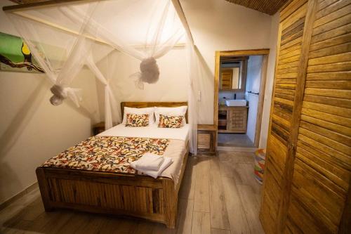 Postel nebo postele na pokoji v ubytování La Teranga Apartament Parrot