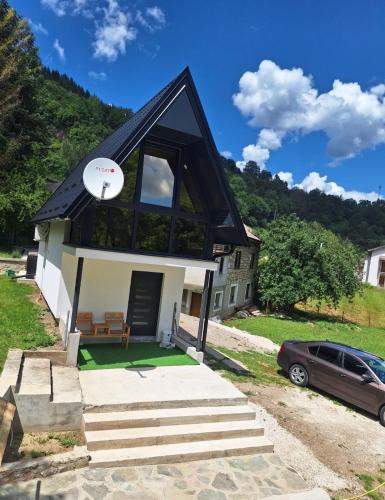 a house with a frisbee on the roof at Oaza mira 1 in Jajce