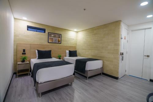 Postel nebo postele na pokoji v ubytování First Class Hotel