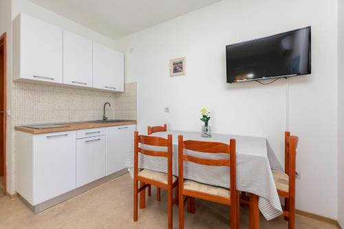 Η κουζίνα ή μικρή κουζίνα στο Apartments Adriatic Blue with pool