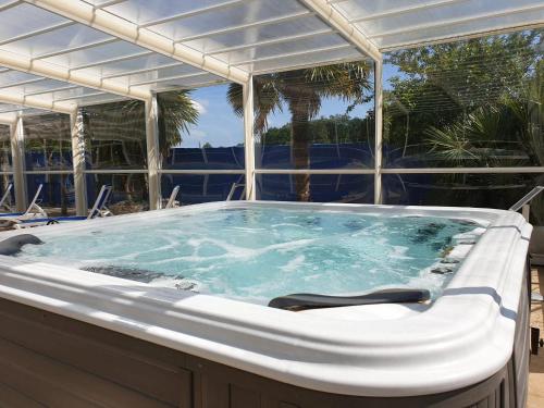 Maison accueillante avec piscine à Meursac + Spa