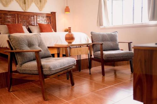 a bedroom with a table and two chairs and a bed at Casa Amma - Chita in Matehuala