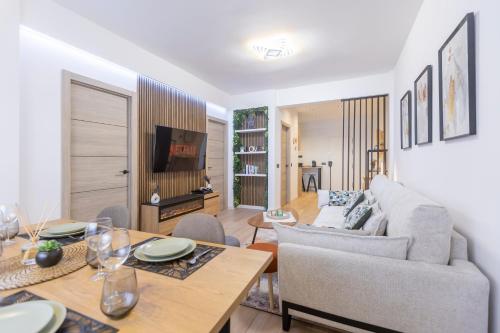 Fully renovated apartment in the heart of Fuengirola, 2 min walk to the beach