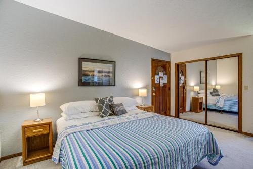 Postel nebo postele na pokoji v ubytování Bay Front Views! Shopping, Restaurants! Museums! Unit 4