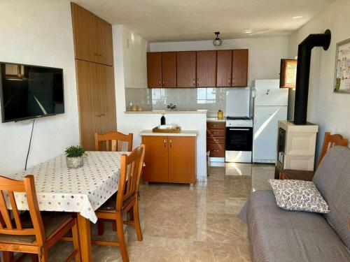 Kuchyňa alebo kuchynka v ubytovaní Seaside secluded apartments Cove Lucica, Hvar - 15546