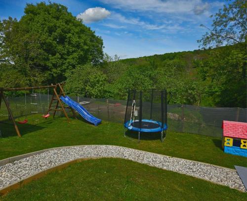 Family-friendly apartments with swimming pool Sveti Martin, Central Istria - Sredisnja Istra - 23295