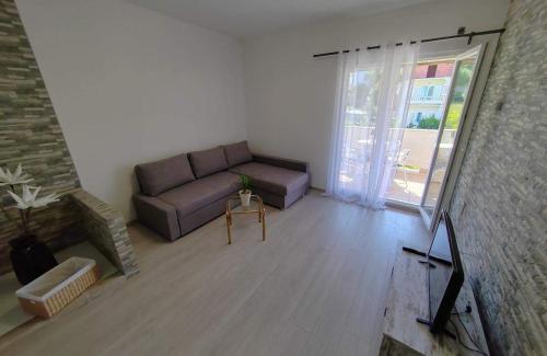 Apartments with parking space Rab - 23298