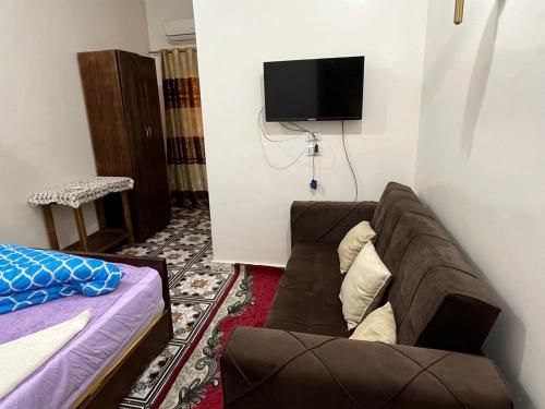TV a/nebo společenská místnost v ubytování Sunset Guest house