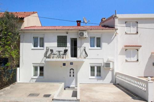 Rooms with a parking space Baska, Krk - 23326