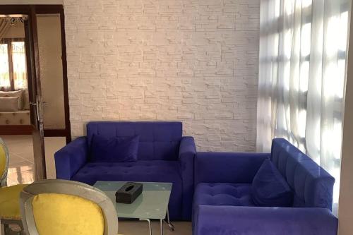 a living room with a blue couch and a table at Mini villa meublé bord de mer in Tan-Tan
