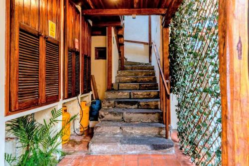 a stairway in a building with a wall at Hostal La Suite in Sangolquí