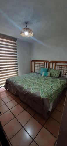 Postel nebo postele na pokoji v ubytování hermosa casa en ajijic con alberca CLIMATIZADA