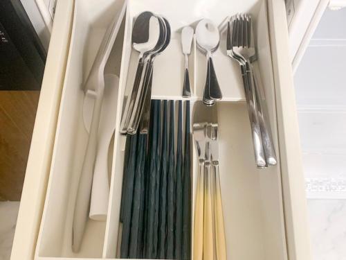 a drawer filled with utensils in a kitchen at シャトーひらぎし in Sapporo