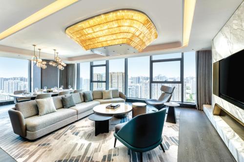 TV a/nebo společenská místnost v ubytování Crowne Plaza Xi'an Weiyang by IHG