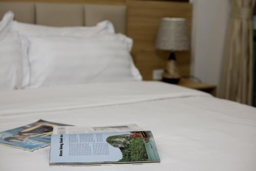 Una cama o camas en una habitación de Millennium Hanoi Hotel