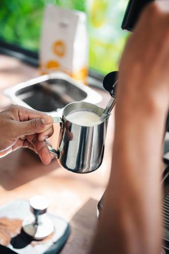 Příslušenství pro přípravu čaje a kávy v ubytování Amatak Boutique Hotel