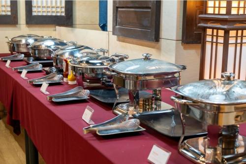 Makanan di atau berdekatan hotel
